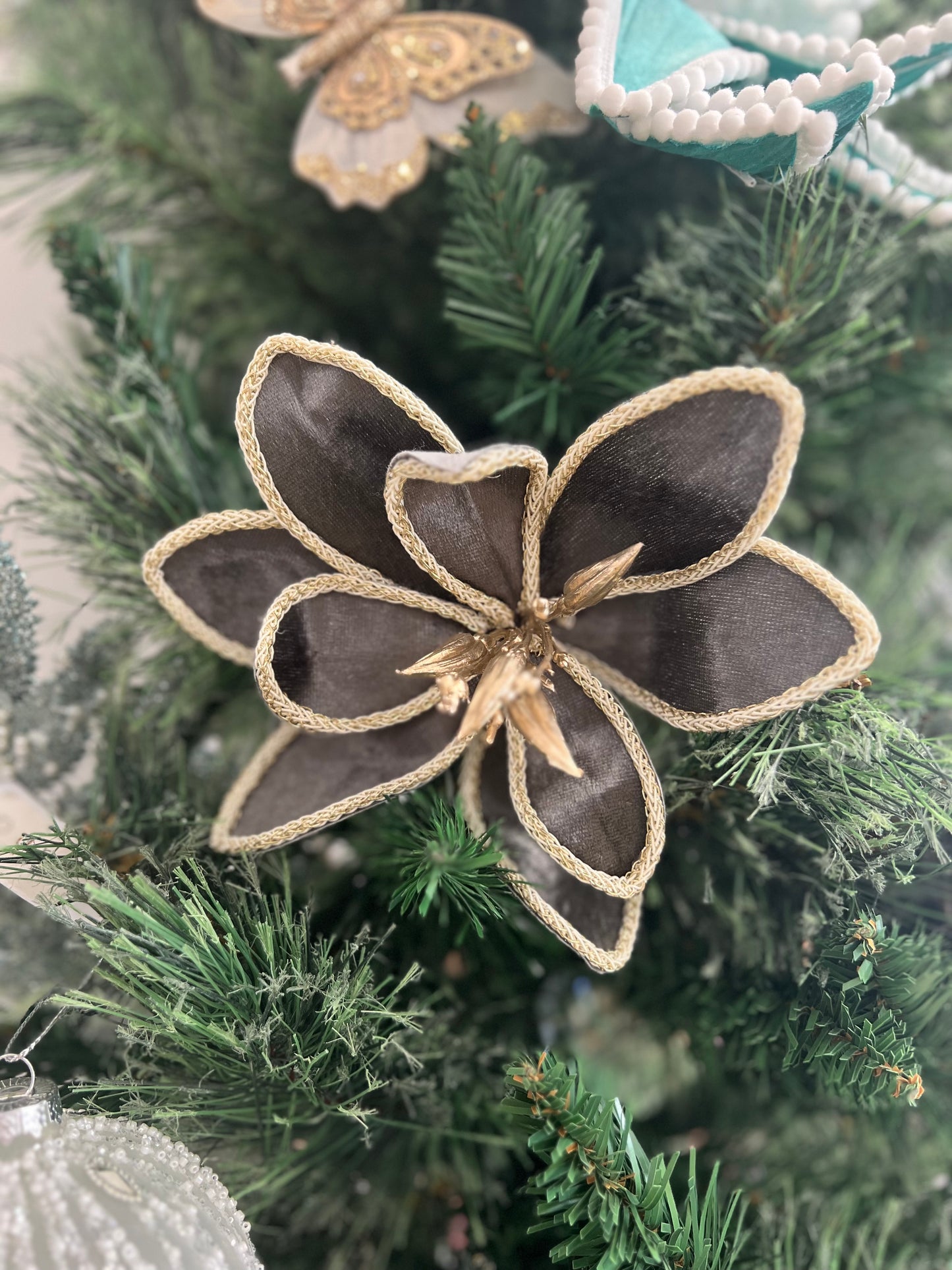 Clip On Poinsettia