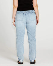 Load image into Gallery viewer, Rhea Straight Leg Jeans
