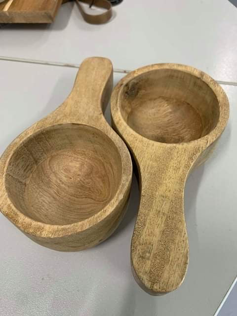 Mango Wood Bowl W/ Handle *