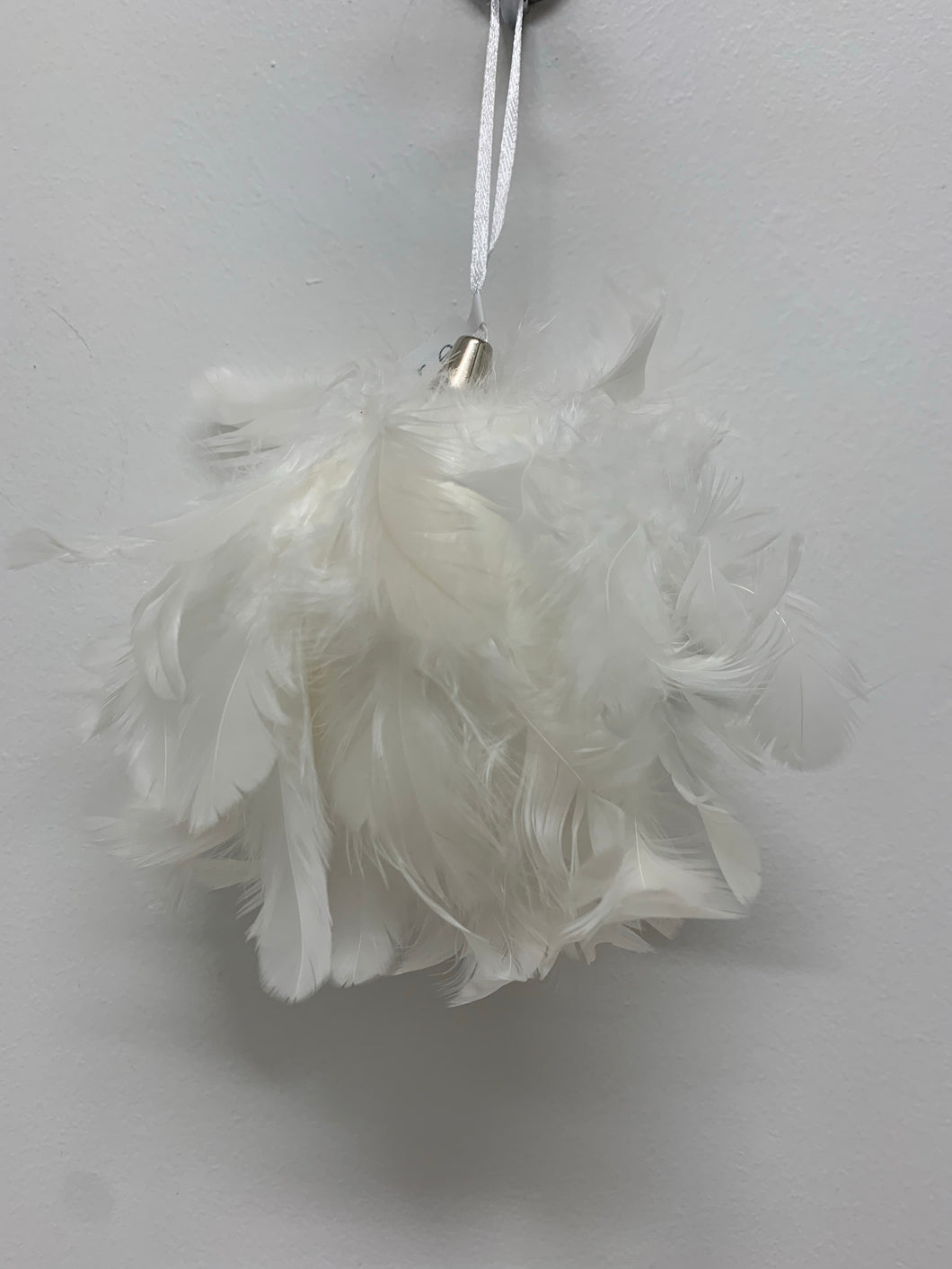 Feather White Hanging Ball XFZHWHB
