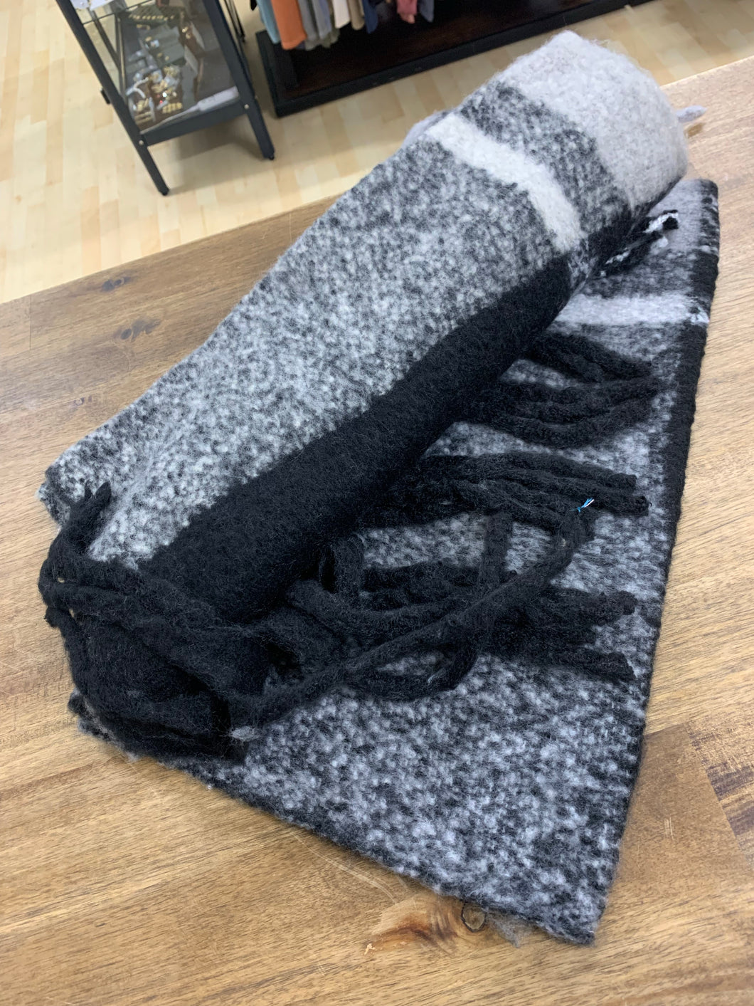 Black woollen scarf 007 *